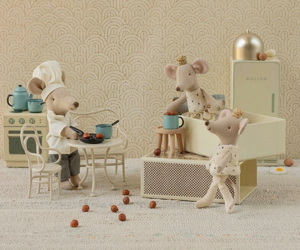 Chef Mouse with Soup Pot