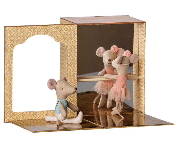 The mouse house transformed to a dance studio, complete with mirror, barre, and practice floor. The boy mouse is doing the splits and the girl mouse is holding on to the barre.